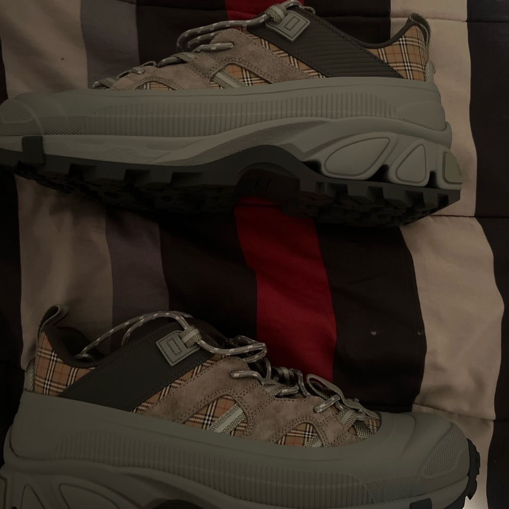 Burberry Sneaker Brand New